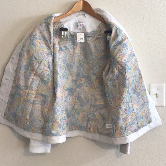 D & Co. Women’s Off White Leather Jacket - Medium NWT - Picture 3 of 7